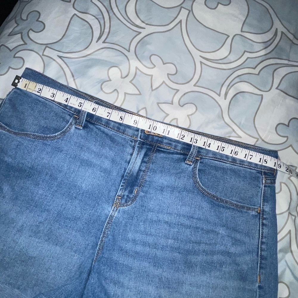 Old Navy Women’s Denim Shorts - Picture 3 of 5